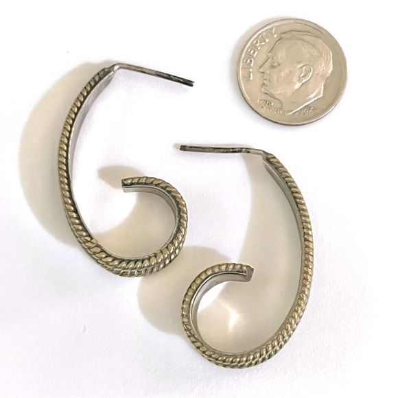 Signed, Taxco Vintage Sterling Silver Gold Wash Braid Accent Post Back Earrings - Picture 2 of 6